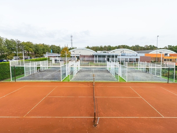 Padel- en tennistoernooi met BBQ